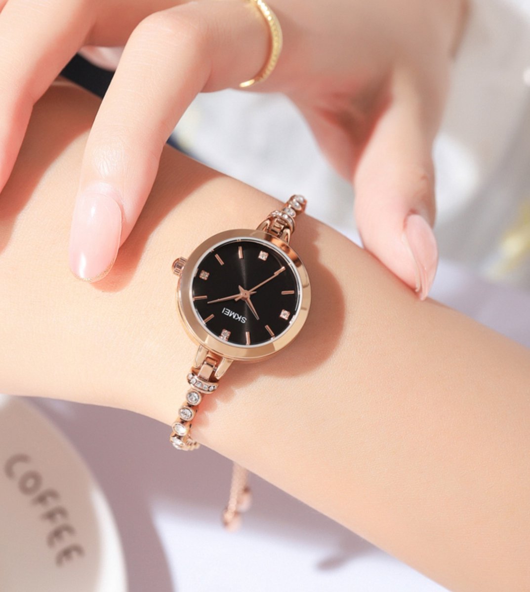Rose Zwart, une montre pour femme Elegant, élégante et raffinée de Leerella  pour la... | bol.com