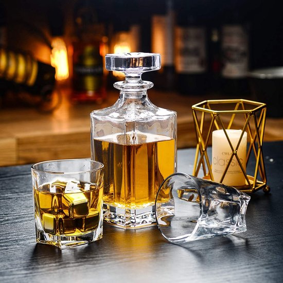 Carafe à Whisky 900ml avec 4 Verres 230ml - Coffret Cadeau - Taille Diamant