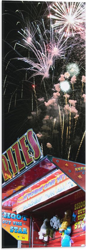 Vlag - Vuurwerklshow boven Stand op Kermis - 20x60 cm Foto op Polyester Vlag