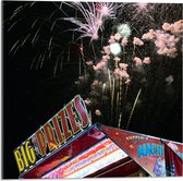 Acrylglas - Vuurwerklshow boven Stand op Kermis - 50x50 cm Foto op Acrylglas (Wanddecoratie op Acrylaat)