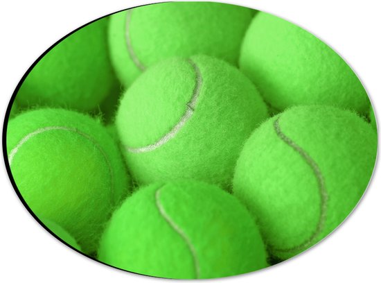 Dibond Ovaal - Stapel Groene Tennisballen - 28x21 cm Foto op Ovaal (Met Ophangsysteem)