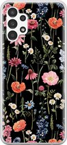 Leuke Telefoonhoesjes - Hoesje geschikt voor Samsung Galaxy A13 4G - Dark flowers - Soft case - TPU - Bloemen - Zwart