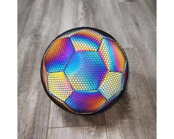 Norman - Lichtgevende Voetbal voor Kinderen en Volwassenen: Ontdek Het Nieuwe Tijdperk Van Voetbalvaardigheden - Holografisch | Glow in the Dark | Kinderen en Volwassenen | Unisex | Maat 5
