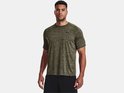 Man in groen gemêleerd sportshirt met korte mouwen en zwart Under Armour logo op de borst.