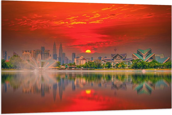 Vlag - Skyline van De Stad Kuala Lumpur in Indonesië tijdens Zonsondergang - 120x80 cm Foto op Polyester Vlag