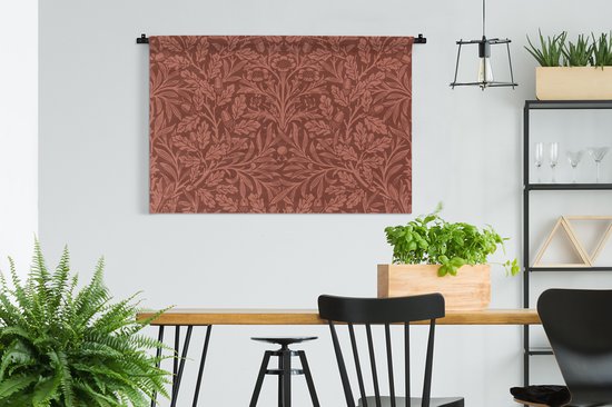 Bruin wandkleed met bladeren en eikels patroon, hangend in eetkamer.