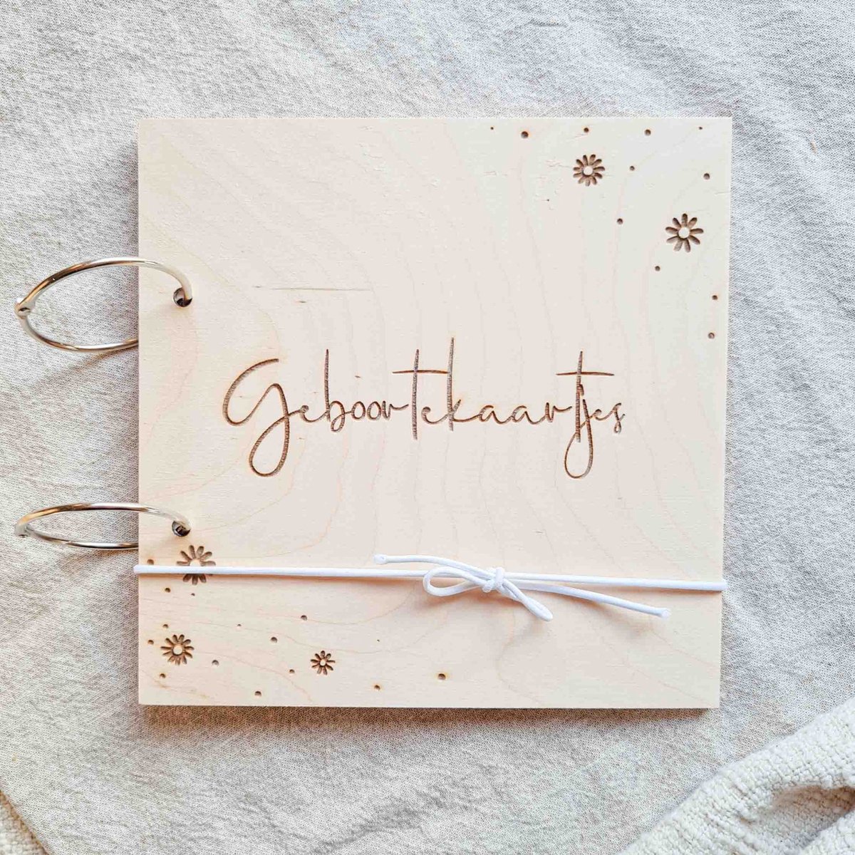 Goedkoopste Bewaarbundel geboortekaarten | 20 x 20 cm | hout | bloemetjes
