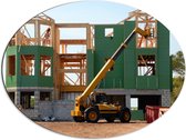 Dibond Ovaal - Gele Hijskraan met Groen Huis - 80x60 cm Foto op Ovaal (Met Ophangsysteem)