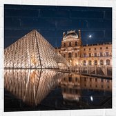 Muursticker - Verlicht Louvre in Parijs, Frankrijk - 80x80 cm Foto op Muursticker