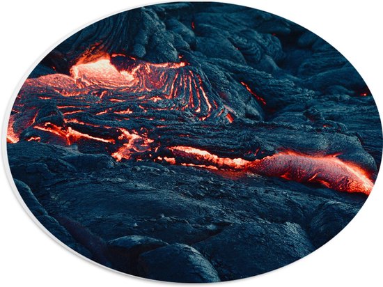 WallClassics - PVC Schuimplaat Ovaal - Magma Stromend over Vulkaan - 28x21 cm Foto op Ovaal (Met Ophangsysteem)
