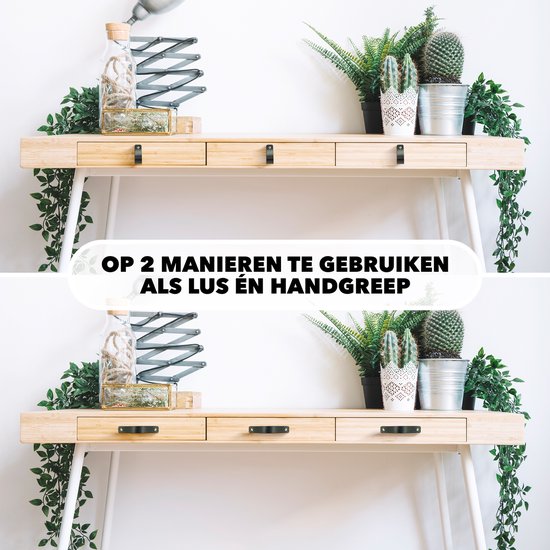 Houten dressoir met drie lades en zwarte lusgrepen, omringd door planten.