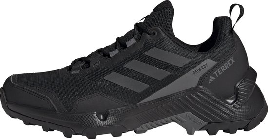 Een zwarte dames wandelschoen met zwarte Adidas-strepen, 'TERREX' en 'RAIN.RDY' op de zijkant.