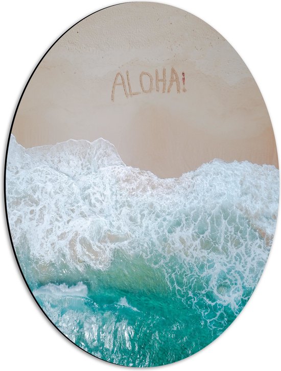 WallClassics - Dibond Ovaal - Aanstromende Golven bij Strand met Tekst ''Aloha!'' - 42x56 cm Foto op Ovaal (Met Ophangsysteem)