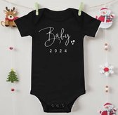 Baby 2024 zwart - zwangerschaps aankondiging - romper 0 - 3 maanden maat 50 56 - zwangerschap ter decoratie