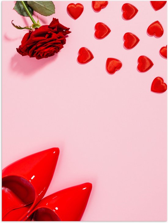 Poster (Mat) - Klassiek Rood Paar Hakken met Hartjes en Rode Roos op Lichtroze Achtergrond - 60x80 cm Foto op Posterpapier met een Matte look