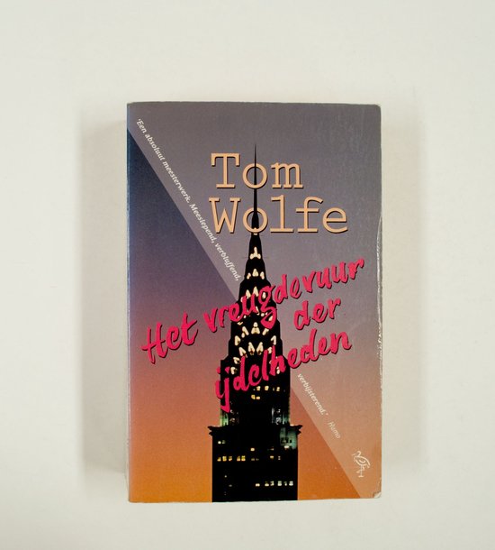 Livre : Het vreugdevuur der ijdelheden par Tom Wolfe. Image du Chrysler Building. 'Un chef-d'œuvre absolu. Captivant, époustouflant.'
