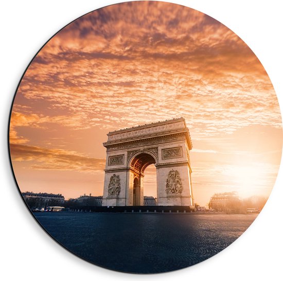 Dibond Muurcirkel - Felle Zonsondergang achter Arc de Triomphe in Parijs, Frankrijk - 40x40 cm Foto op Aluminium Muurcirkel (met ophangsysteem)