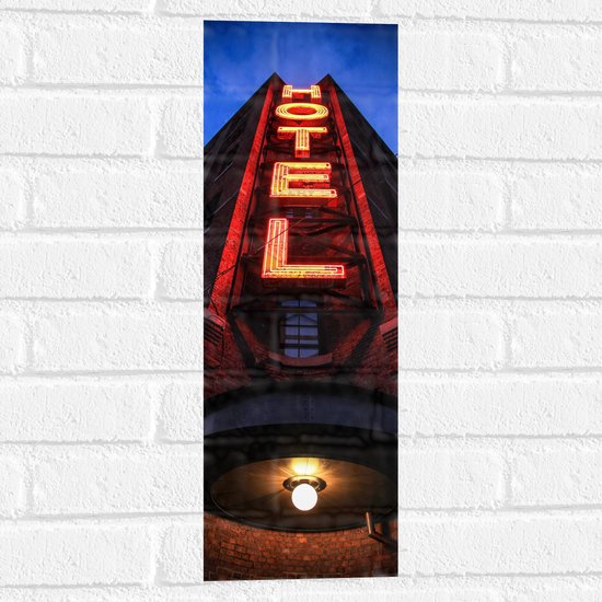 Muursticker - Hotel met Rode Neon Letters - 20x60 cm Foto op Muursticker