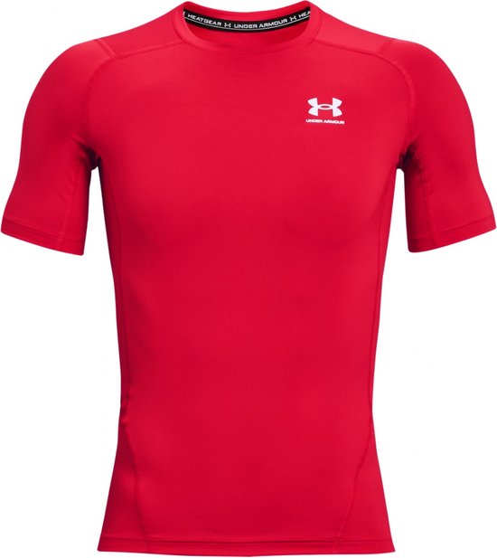 T-shirt de compression rouge Under Armour Heatgear à manches courtes, logo sur la poitrine, inscription dans la bande de cou.