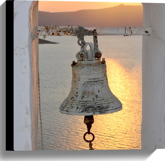 Canvas - Witte Bel met Uitzicht op Zee in Santorini, Griekenland - 40x40 cm Foto op Canvas Schilderij (Wanddecoratie op Canvas)
