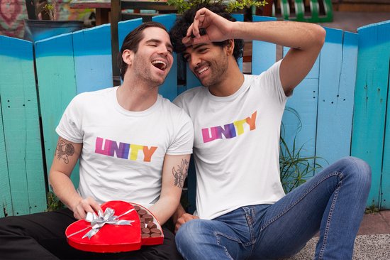 Shirt - Unity - Wurban Wear | Grappig shirt | Pride | Unisex tshirt | Pride vlag | Regenboog vlag | LGBTQ | Make up | Gay | Liefde | Wit
