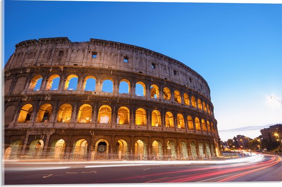WallClassics - Acrylglas - Weg langs Colosseum in de Avond - 60x40 cm Foto op Acrylglas (Met Ophangsysteem)