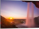 Dibond - Achter een Waterval in het Natuur Landschap van IJsland - 80x60 cm Foto op Aluminium (Met Ophangsysteem)