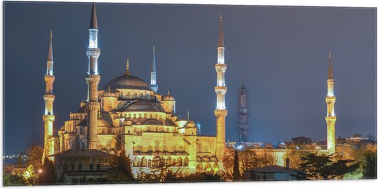 WallClassics - Vlag - Sultan AhmetMoskee in de Nacht in Istanbul, Turkije - 100x50 cm Foto op Polyester Vlag