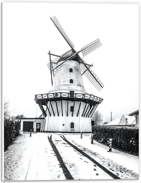 PVC Schuimplaat - Windmolen in de Sneeuw in het Zwart Wit - 30x40 cm Foto op PVC Schuimplaat (Met Ophangsysteem)