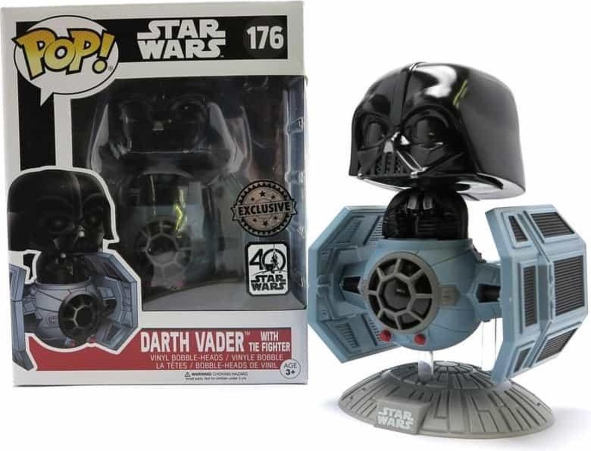 Tamagotchi Nano x Star Wars - Darth Vader con Set de Estuche de Silicona