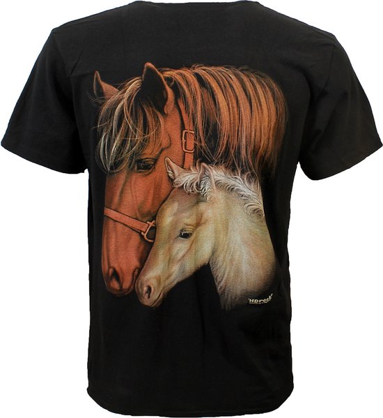 Zwart t-shirt met opdruk van een bruin paard en een veulen, de halsband van het paard is zichtbaar.