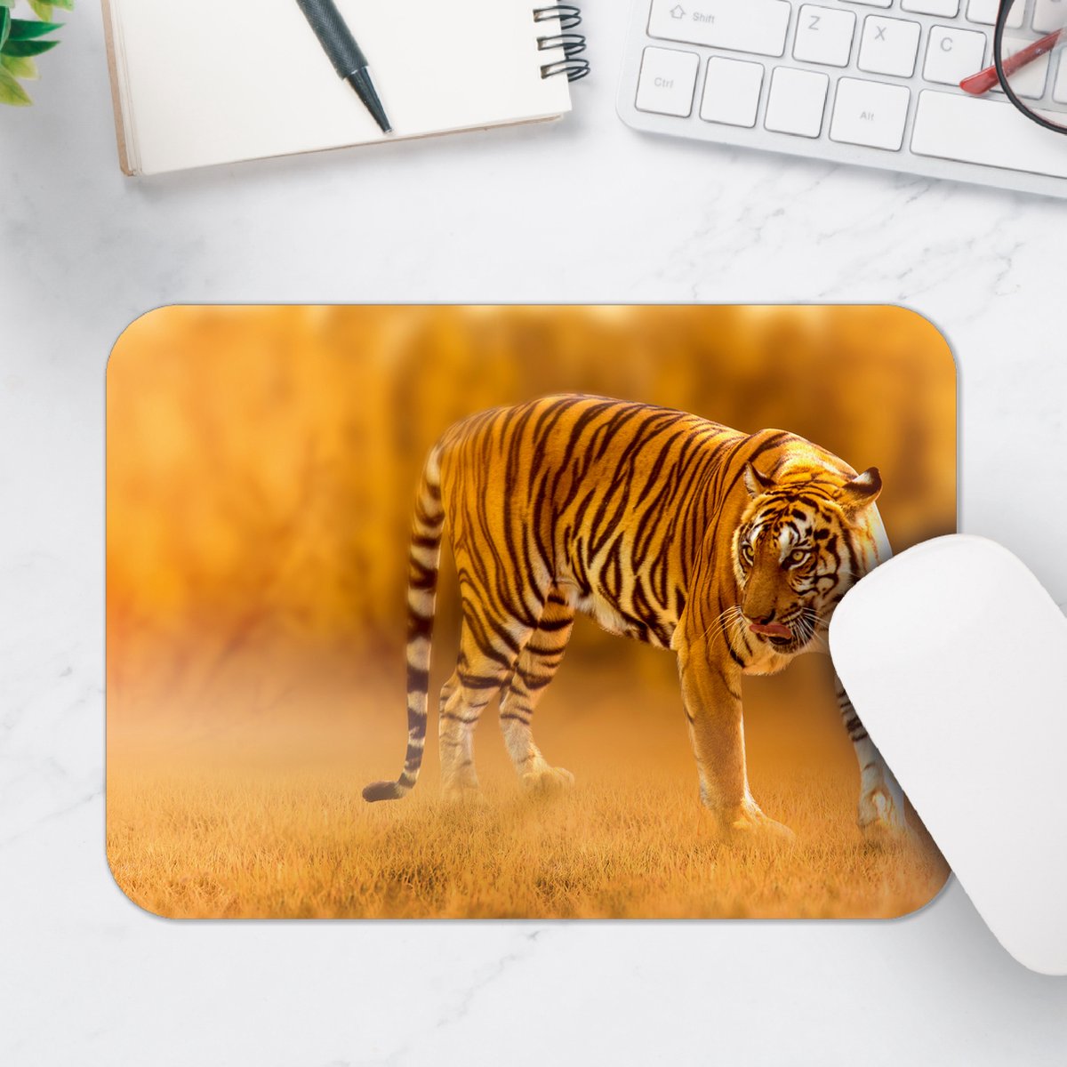 Muismat - Tijger met Oranje Gloed - 25x18 cm - 2 mm Dik - Muismat van Vinyl