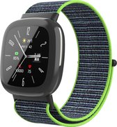 Strap-it Smartwatch bandje nylon met klittenband - Geschikt voor Fitbit Versa 4 / Fitbit Sense 2 - blauw/lime