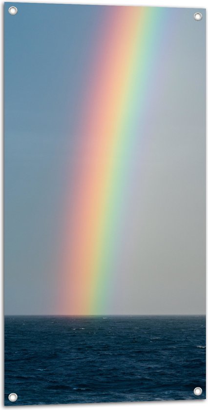 WallClassics - Tuinposter – Heldere Regenboog Landend in Zeewater - 50x100 cm Foto op Tuinposter (wanddecoratie voor buiten en binnen)