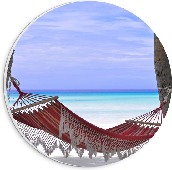WallClassics - PVC Schuimplaat Muurcirkel - Rode Ibiza Hangmat op Tropisch Strand - 20x20 cm Foto op Muurcirkel (met ophangsysteem)