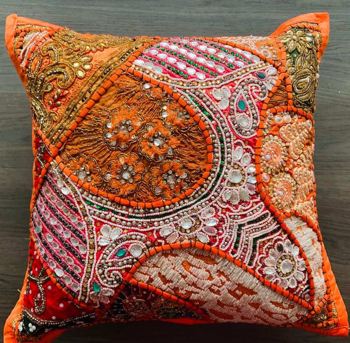 Kussenhoesjes/Cushion covers - 2 stuks - etnisch Indiaas borduurwerk/embroidery