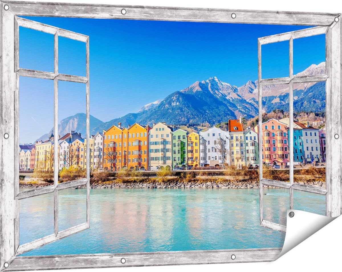 Gards Tuinposter Doorkijk Gekleurde Huisjes in Innsbruck, Oostenrijk - 120x80 cm - Tuindoek - Tuindecoratie - Wanddecoratie buiten - Tuinschilderij grijs