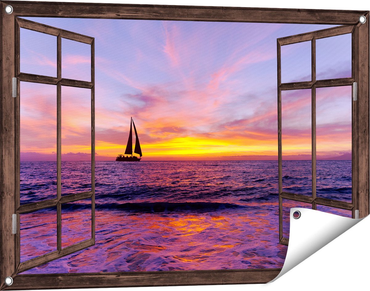 Gards Tuinposter Doorkijk Zeilboot Silhouet bij Zonsondergang - 90x60 cm - Tuindoek - Tuindecoratie - Wanddecoratie buiten - Tuinschilderij donker bruin