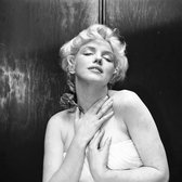 Tuinposter - Filmsterren / Retro - Marylin Monroe in wit / grijs / zwart - 100 x 100 cm.