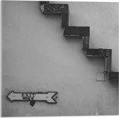 Acrylglas - Trap voor Witte Muur in het Zwart- wit met Bordje Exit - 50x50 cm Foto op Acrylglas (Met Ophangsysteem)