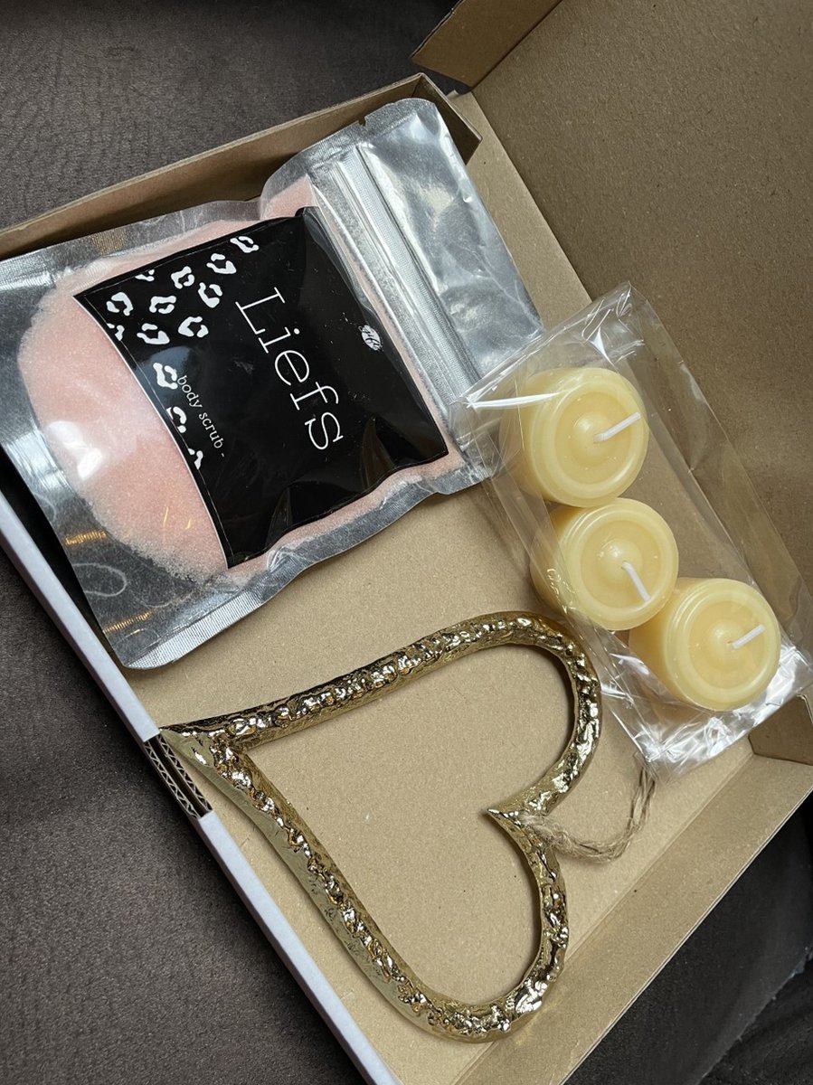 Goedkoopste Geschenk set - Relax pakket - Troost - Rouw - Hart onder de riem - Valentijnsdag - Valentijn - Liefs - Dikke knuffel - Super Mama - Moederdag - Vriendschap - Brievenbus pakket - Kus door de brievenbus - Brievenbuskado - Rouwen - Condoleance - Kusje