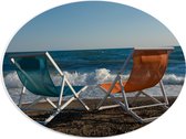 PVC Schuimplaat Ovaal - Blauw en Oranje Kuipstoeltje op het Strand aan de Kust - 40x30 cm Foto op Ovaal (Met Ophangsysteem)