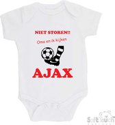 100% katoenen Romper "Niet storen!! Oma en ik kijken AJAX" Unisex Katoen Wit/rood/zwart Maat 56/62