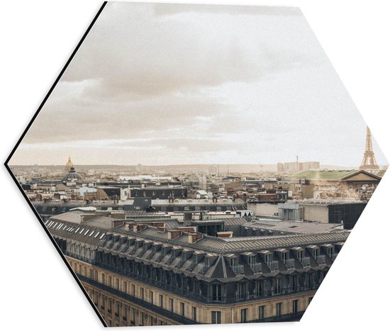 Dibond Hexagon - Uitzicht van Parijs met in de Achtergrond de Eiffeltoren, Frankrijk - 40x34.8 cm Foto op Hexagon (Met Ophangsysteem)