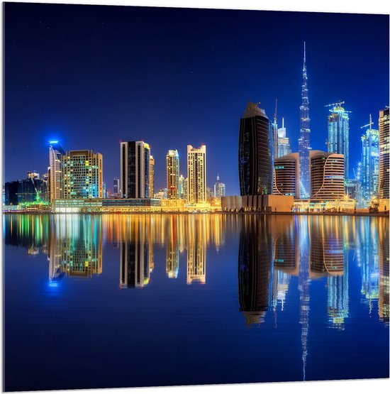 Acrylglas - Skyline van Dubai met Weerspiegeling in de Zee, Qatar - 100x100 cm Foto op Acrylglas (Wanddecoratie op Acrylaat)
