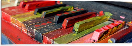 Dibond - Pianotoetsen onder de Gekleurde Verf - 120x40 cm Foto op Aluminium (Wanddecoratie van metaal)