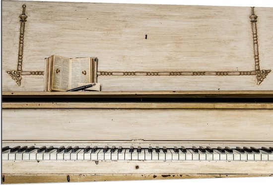 Dibond - Oude Wit Houten Piano - 120x80 cm Foto op Aluminium (Wanddecoratie van metaal)