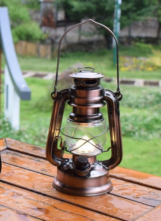 Heldere meteoor verlicht nachtelijke hemel boven Japan Heldere meteoor verlicht nachtelijke hemel boven Japan