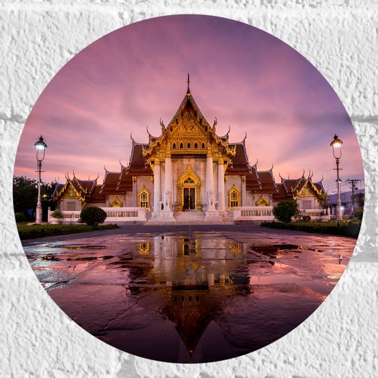 Muursticker Cirkel - Boeddhistische Wat Benchamabophit Tempel met Gouden Details in Bangkok, Thailand - 20x20 cm Foto op Muursticker