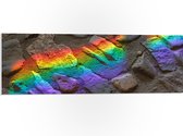 PVC Schuimplaat- Regenboog Lichtstralen op Stenen - 90x30 cm Foto op PVC Schuimplaat